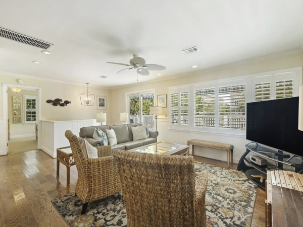 Classic Isle of Palms Bungalow 2 blocks to the beach with private pool